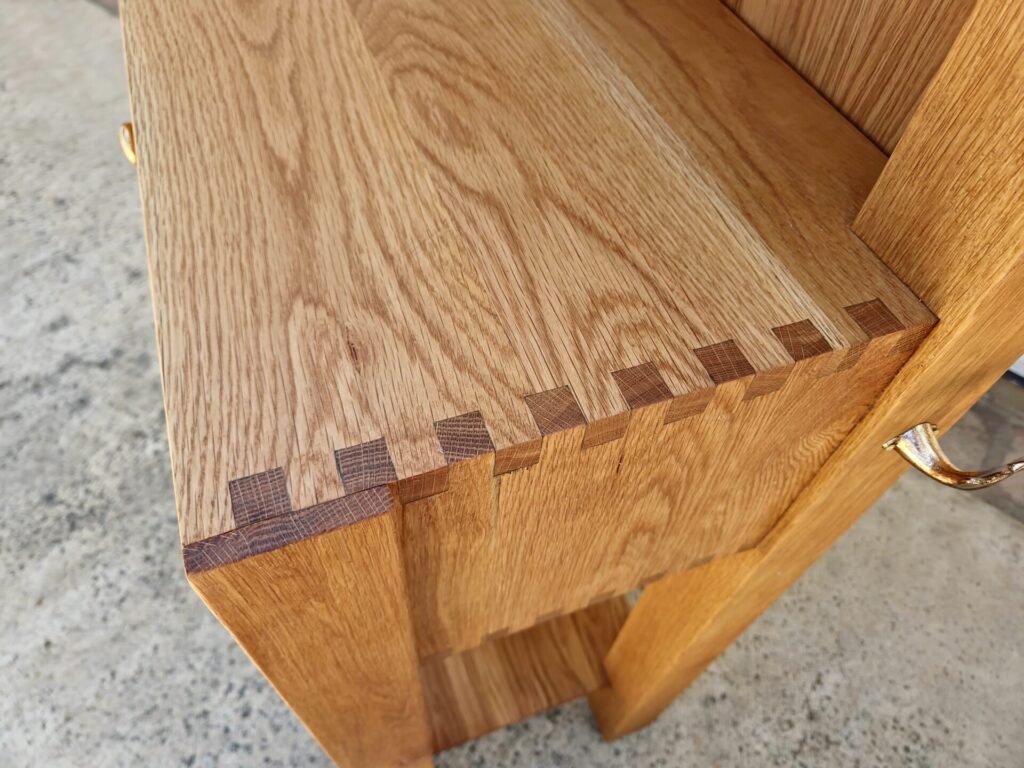 top finger joint details