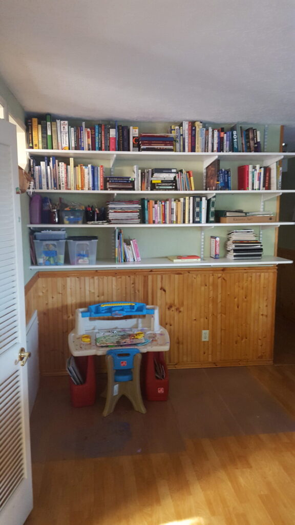 End to end set of wall shelves